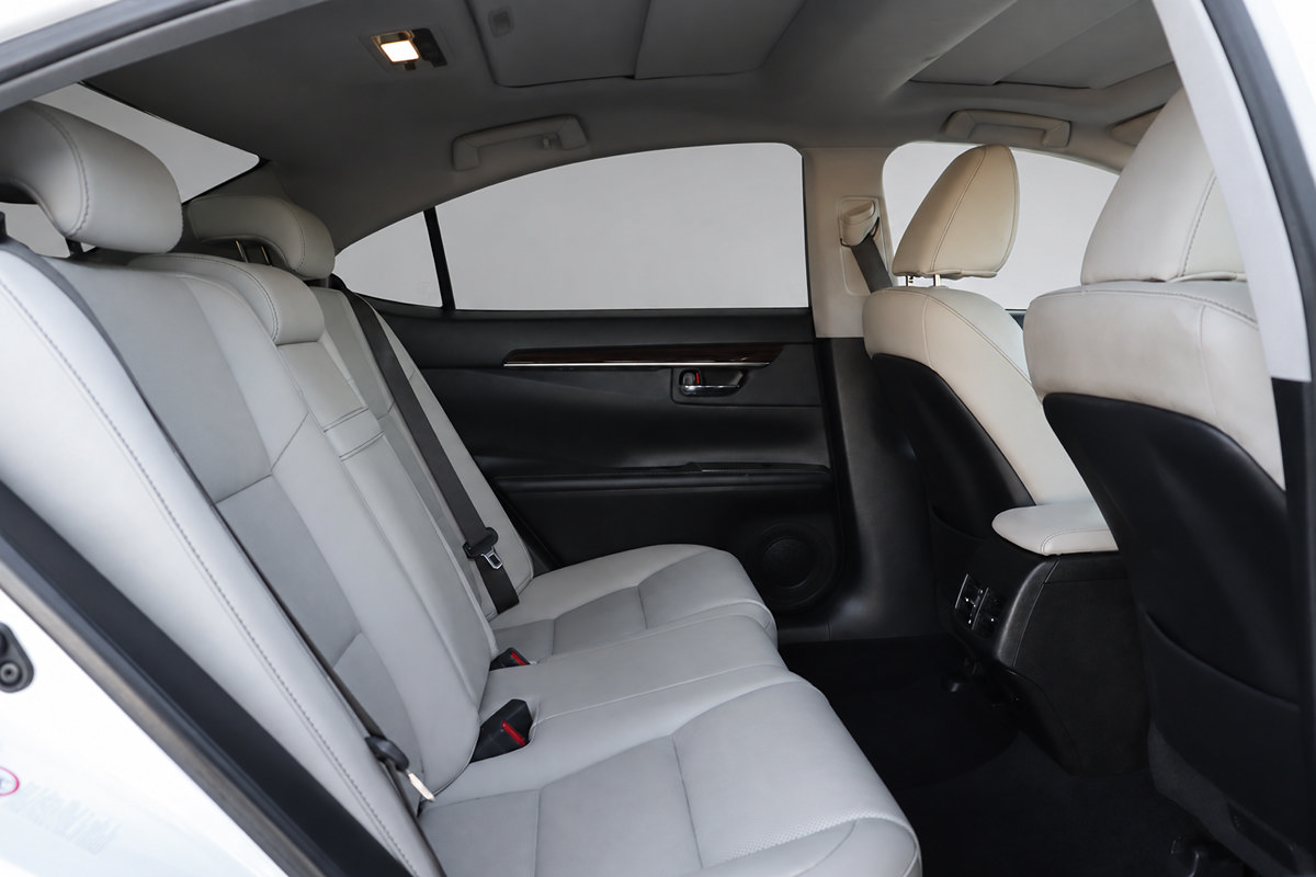Used 2017 Lexus ES 350 w/ Navigation System Package FWD image 14