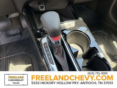 Used 2025 Chevrolet Trax RS w/ Sunroof Package FWD image 32