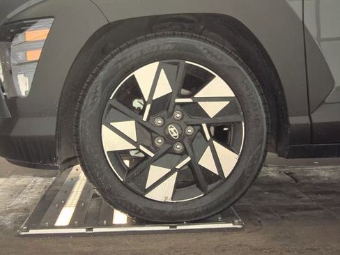 Used 2025 Hyundai Kona SEL image 5