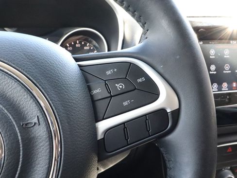Used 2019 Jeep Compass Latitude FWD image 24