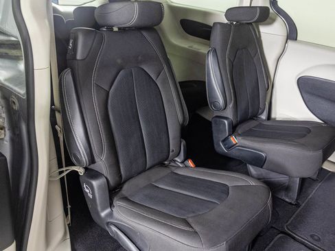 Used 2020 Chrysler Voyager LX FWD image 38