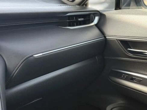 Used 2021 Toyota Venza Limited image 33