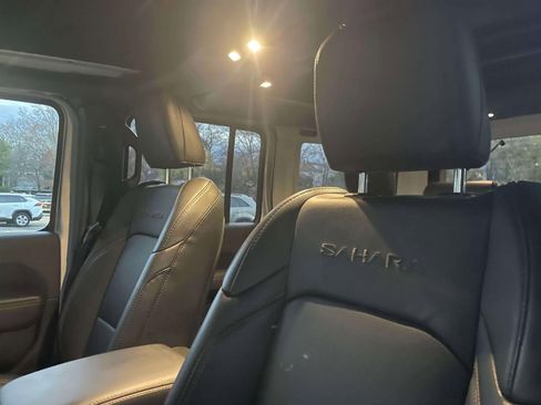 Used 2024 Jeep Wrangler Unlimited Sahara w/ Technology Group image 19