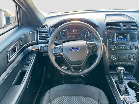 Certified 2019 Ford Explorer XLT w/ Class III Trailer Tow Package image 18