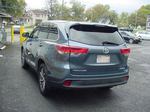 Used 2019 Toyota Highlander XLE image 3