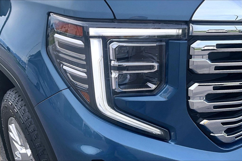 Used 2024 GMC Sierra 1500 Denali w/ Technology Package AWD/4WD image 30