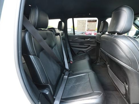 Used 2024 Jeep Grand Cherokee Altitude AWD/4WD image 31