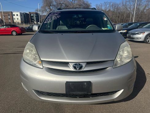 Used 2007 Toyota Sienna XLE Limited image 2
