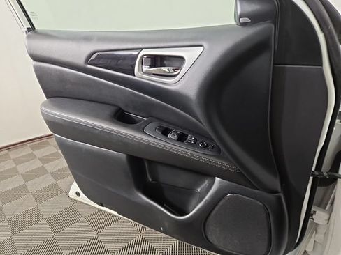 Used 2019 Nissan Pathfinder SV AWD/4WD image 29