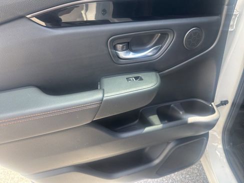 Used 2025 Honda Pilot TrailSport image 13