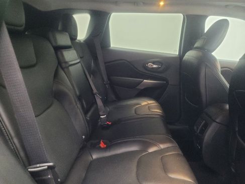 Used 2019 Jeep Cherokee Limited image 19