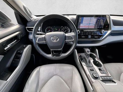 Used 2021 Toyota Highlander Platinum image 7