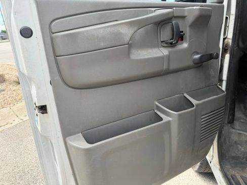Used 2013 Chevrolet Express 2500 RWD image 11