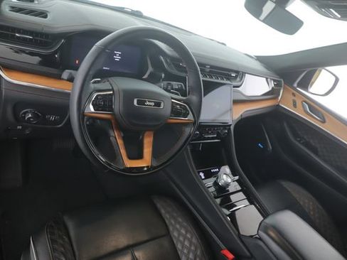 Used 2025 Jeep Grand Cherokee Summit image 17