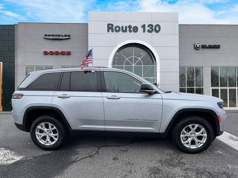 Used 2023 Jeep Grand Cherokee Limited image 5