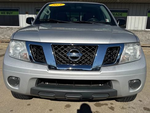 Used 2019 Nissan Frontier SV image 2