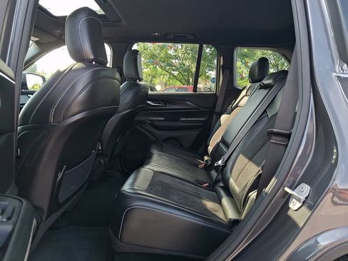 Used 2023 Jeep Grand Cherokee Altitude AWD/4WD image 10