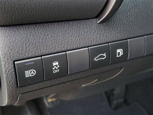 Used 2018 Toyota Camry L image 20