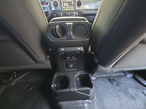 Used 2022 Jeep Wrangler Unlimited Sahara AWD/4WD image 22
