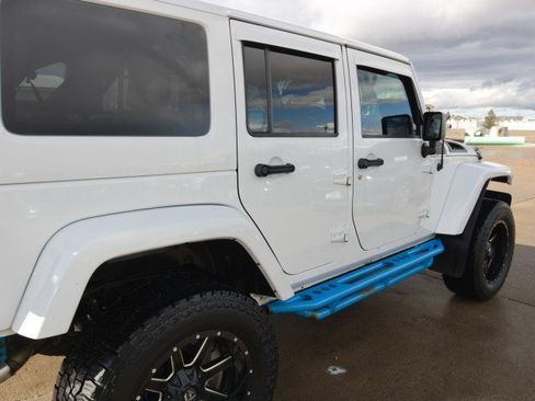 Used 2016 Jeep Wrangler Unlimited Sahara w/ Max Tow Package AWD/4WD image 9