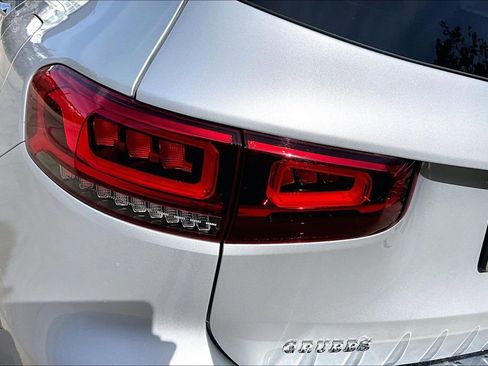 Used 2022 Mercedes-Benz GLB 250 GLB 250 w/ Premium Package Lite image 40