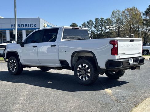 Used 2021 Chevrolet Silverado 2500 Custom w/ Custom Value Package image 8