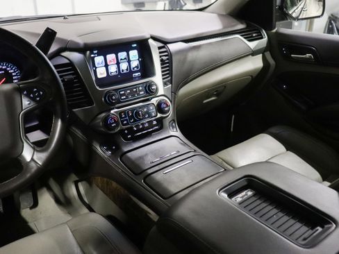 Used 2020 Chevrolet Suburban Premier AWD/4WD image 28