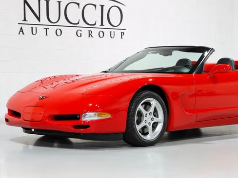 Used 2004 Chevrolet Corvette Convertible w/ Preferred Equipment Group RWD image 32