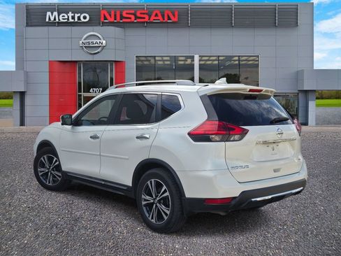 Used 2017 Nissan Rogue SL w/ SL Premium Package image 4