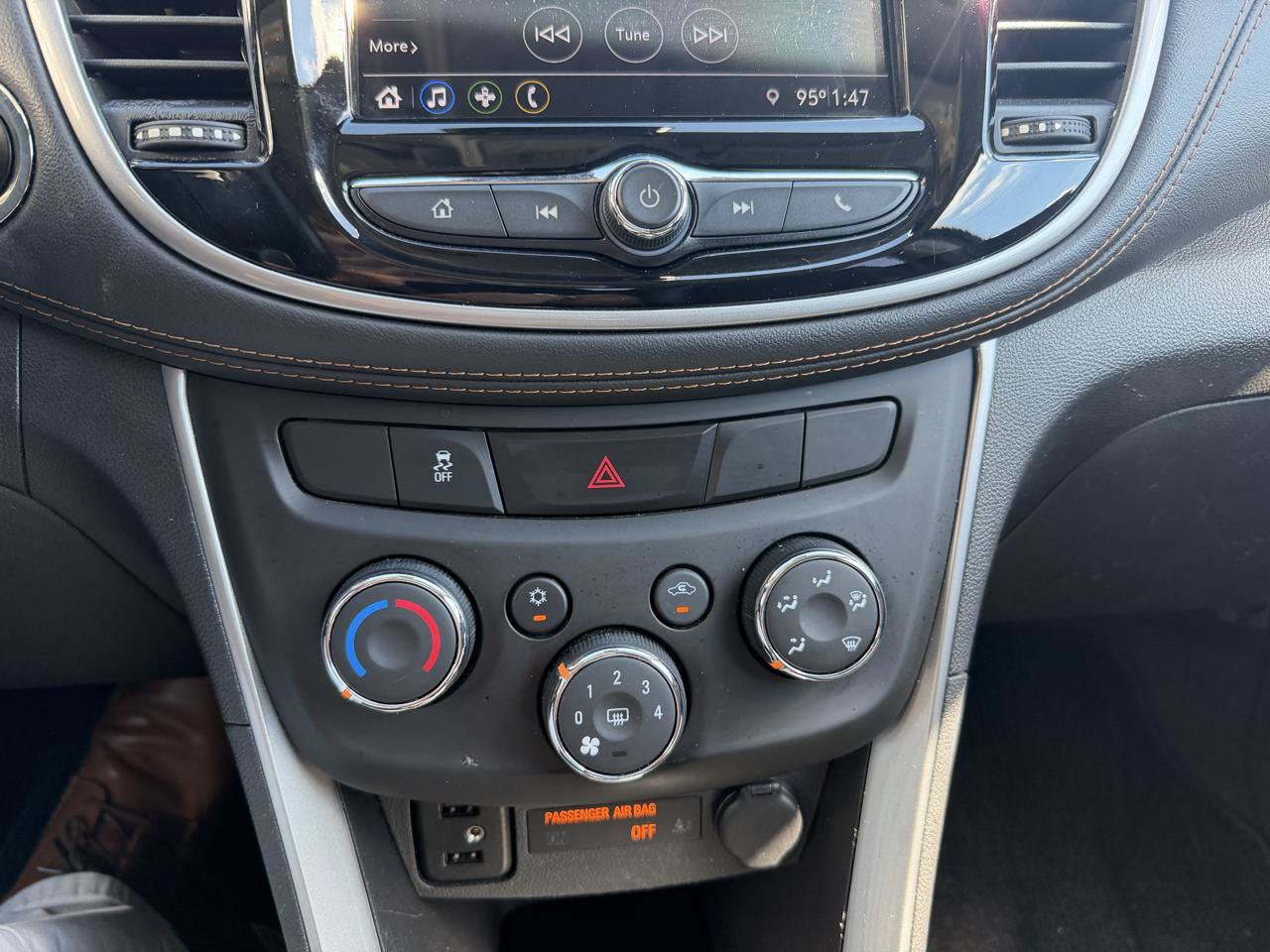 Used 2019 Chevrolet Trax LT w/ LT Convenience Package FWD image 15