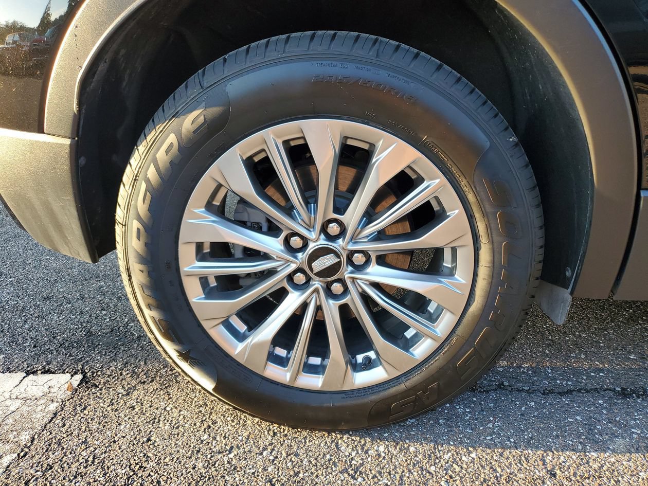 Used 2025 Cadillac XT4 Premium Luxury FWD image 5