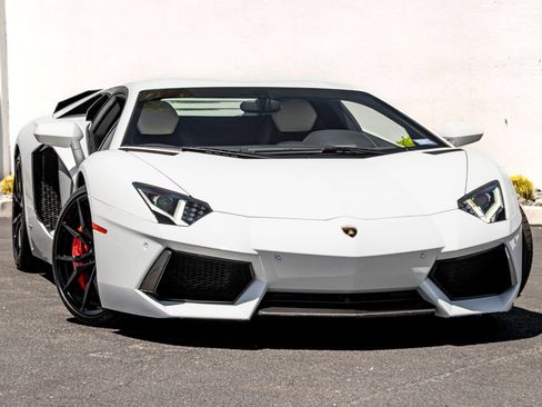 Used 2014 Lamborghini Aventador LP 700-4 AWD/4WD image 4