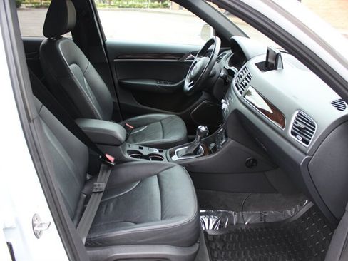 Used 2016 Audi Q3 2.0T Prestige w/ Prestige Package AWD/4WD image 19
