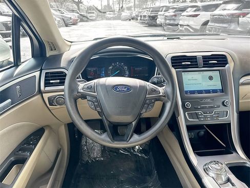 Used 2020 Ford Fusion SE image 21
