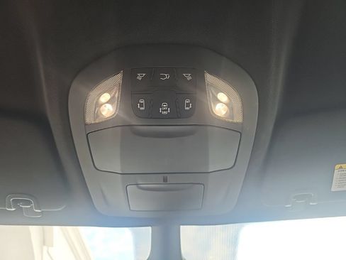 Used 2025 Chrysler Pacifica Select FWD image 23