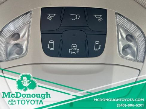 Used 2023 Chrysler Voyager LX FWD image 23