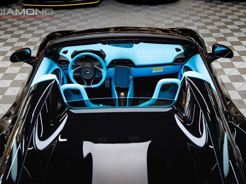 Used 2026 McLaren Artura Spider RWD image 74