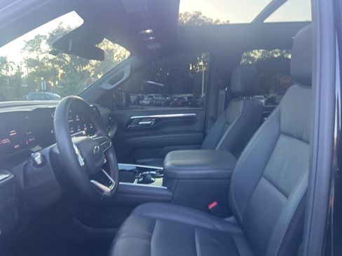 Used 2025 Chevrolet Suburban RST w/ Comfort Package image 19