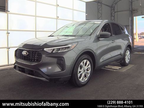 Used 2024 Ford Escape Active w/ Cold Weather Package image 1