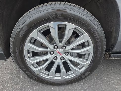 Used 2021 GMC Yukon XL Denali w/ Denali Premium Package image 14