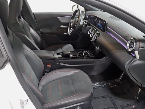 Used 2022 Mercedes-Benz CLA 250 4MATIC image 30