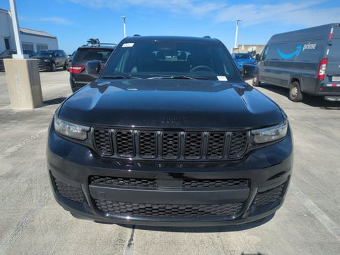 New 2025 Jeep Grand Cherokee L Laredo image 3