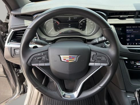 Used 2025 Cadillac XT6 Luxury FWD image 31