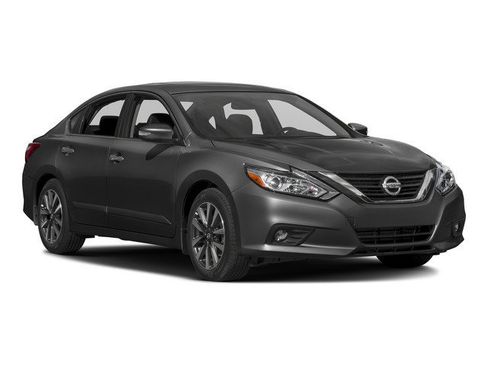 Used 2017 Nissan Altima 2.5 SL w/ Moonroof Package FWD image 9