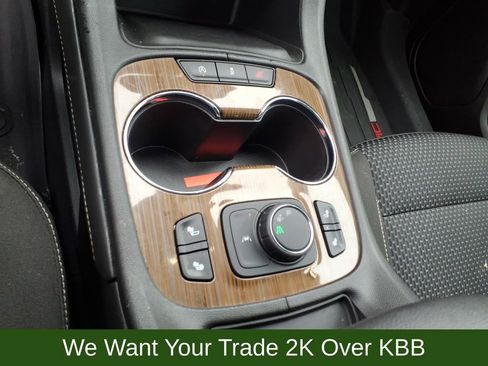 Used 2023 GMC Acadia SLE w/ Driver Convenience Package FWD image 24