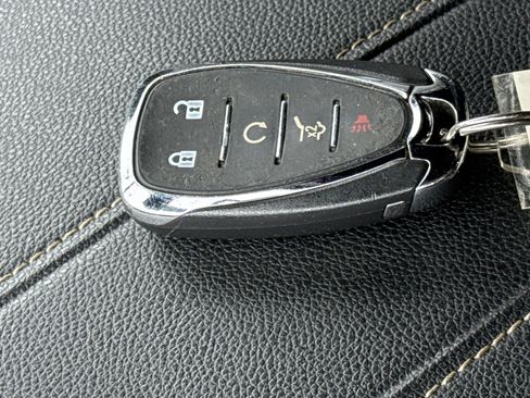 Used 2022 Chevrolet Traverse LT FWD image 35