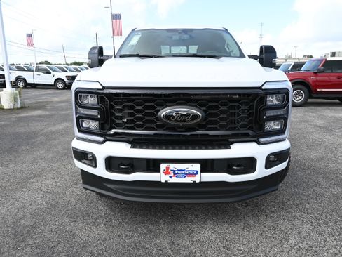New 2026 Ford F250 Lariat w/ Black Appearance Package AWD/4WD image 9