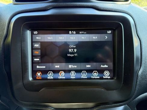 Used 2018 Jeep Renegade Altitude image 19