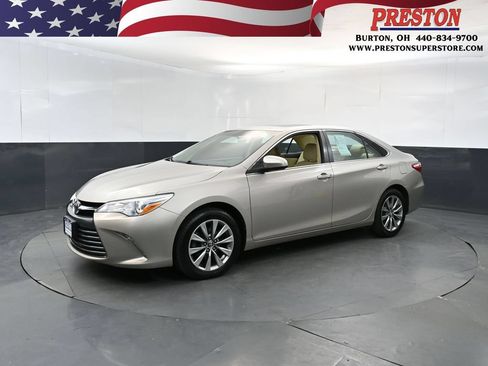Used 2016 Toyota Camry XLE w/ Moonroof Package FWD image 1