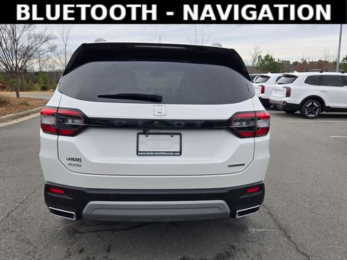 Used 2025 Honda Pilot Touring image 6